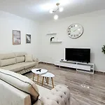 One-Bedroom Gem By The Square