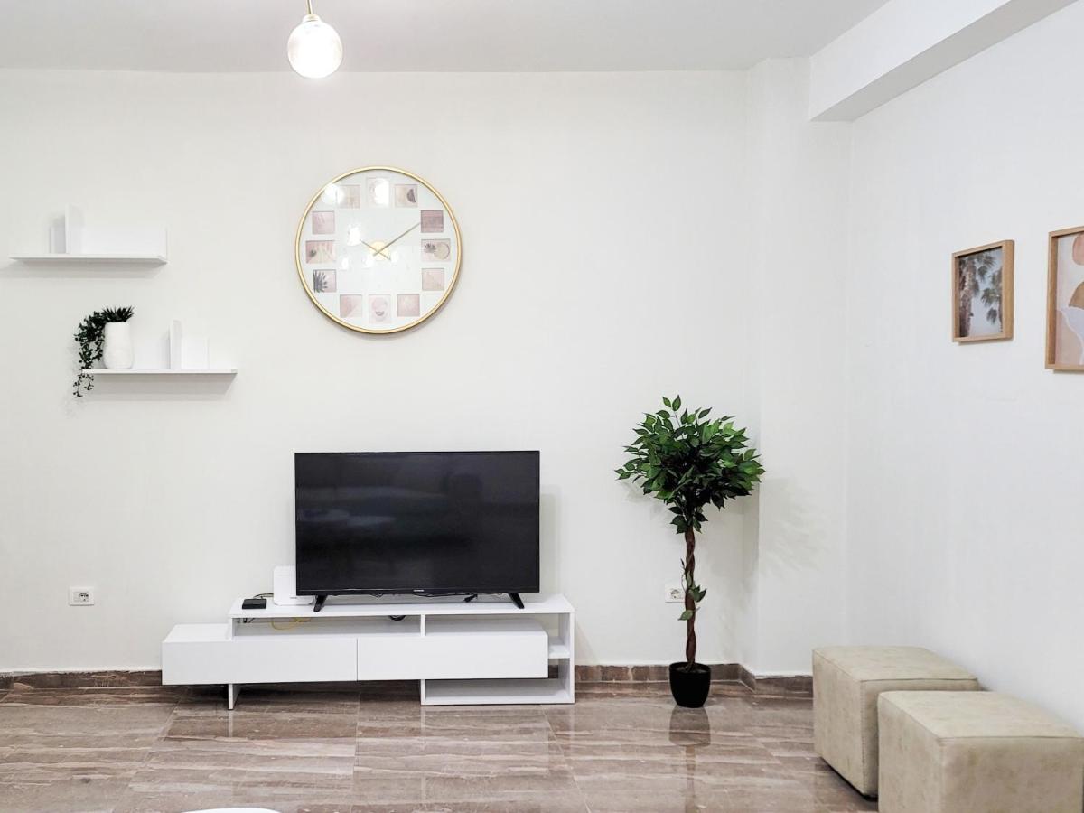 One-bedroom Gem By The Square