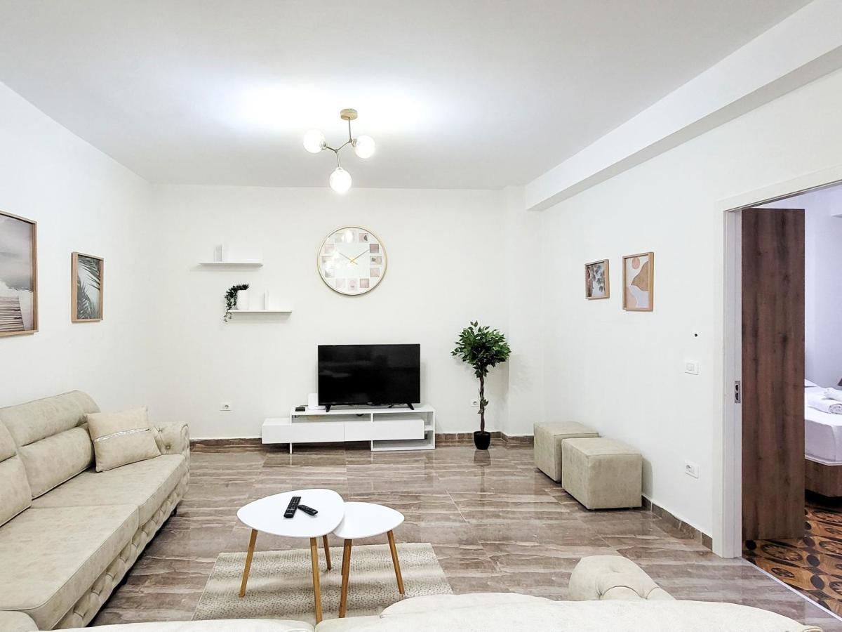 One-bedroom Gem By The Square