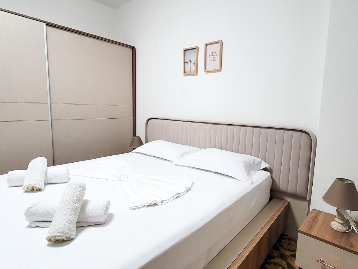 One-bedroom Gem By The Square *