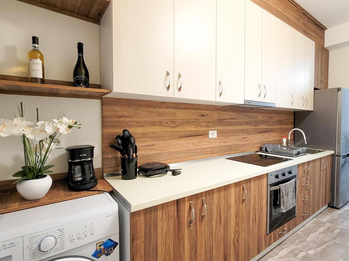 One-bedroom Gem By The Square Apartament *