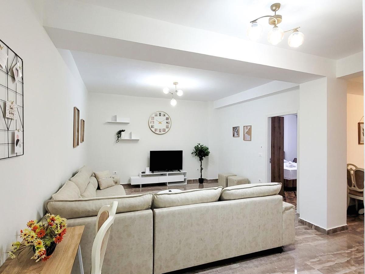 Apartament One-bedroom Gem By The Square Tirana