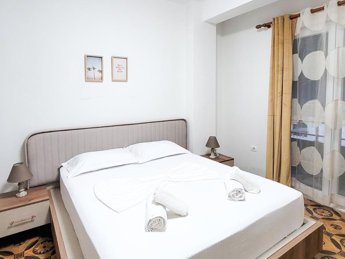 One-bedroom Gem By The Square Apartament