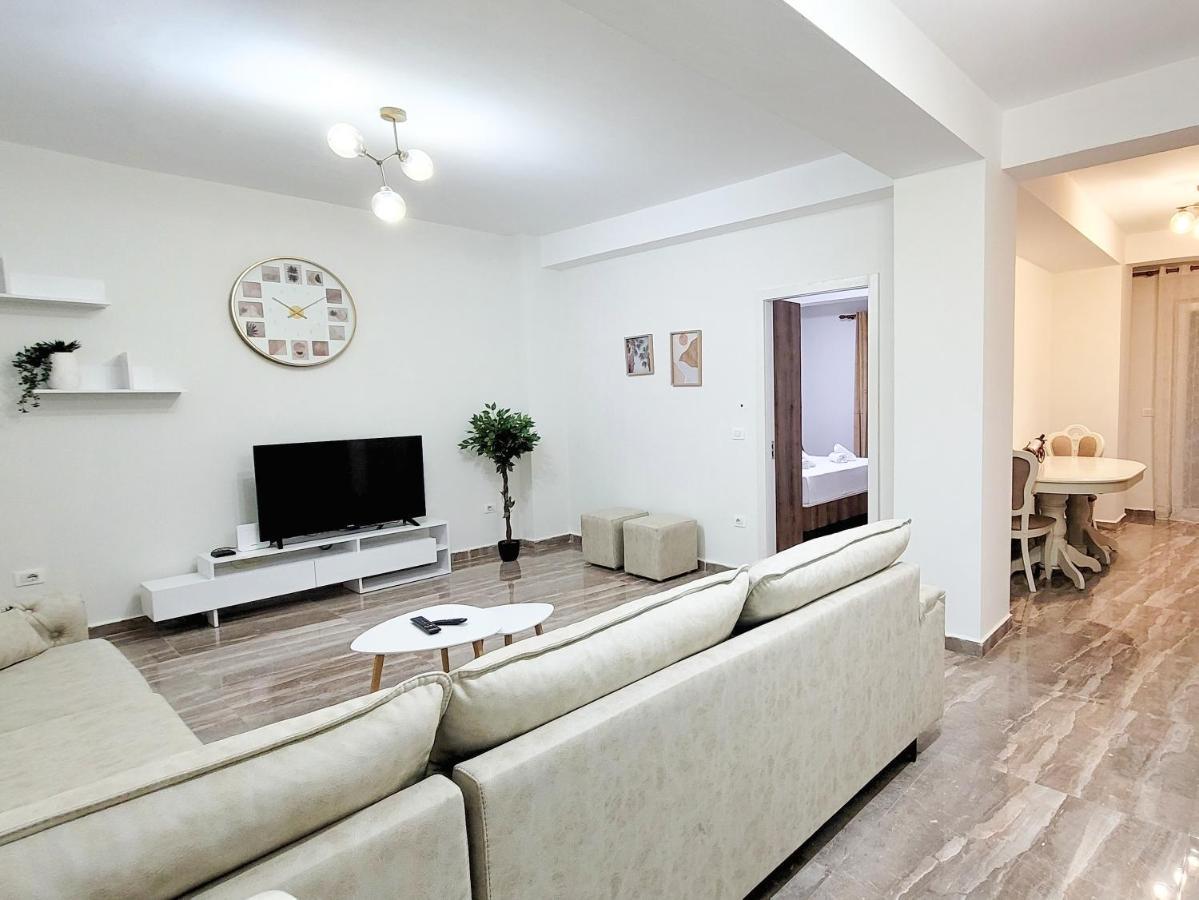 One-bedroom Gem By The Square *
