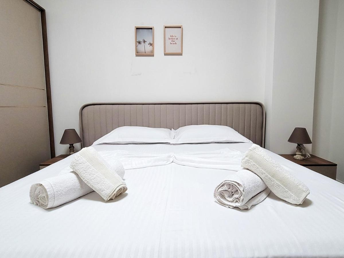 One-bedroom Gem By The Square *