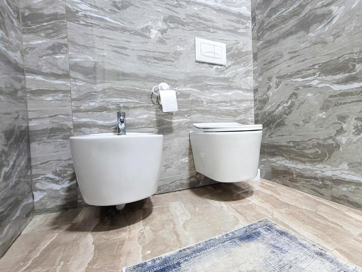 One-bedroom Gem By The Square